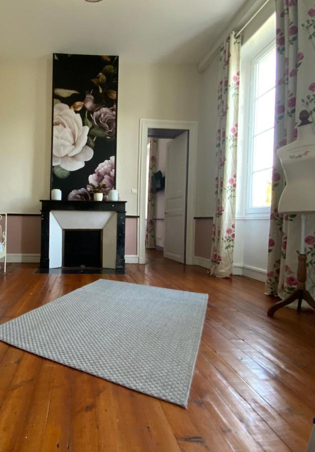 H De Surgeres Bed and Breakfast Εξωτερικό φωτογραφία