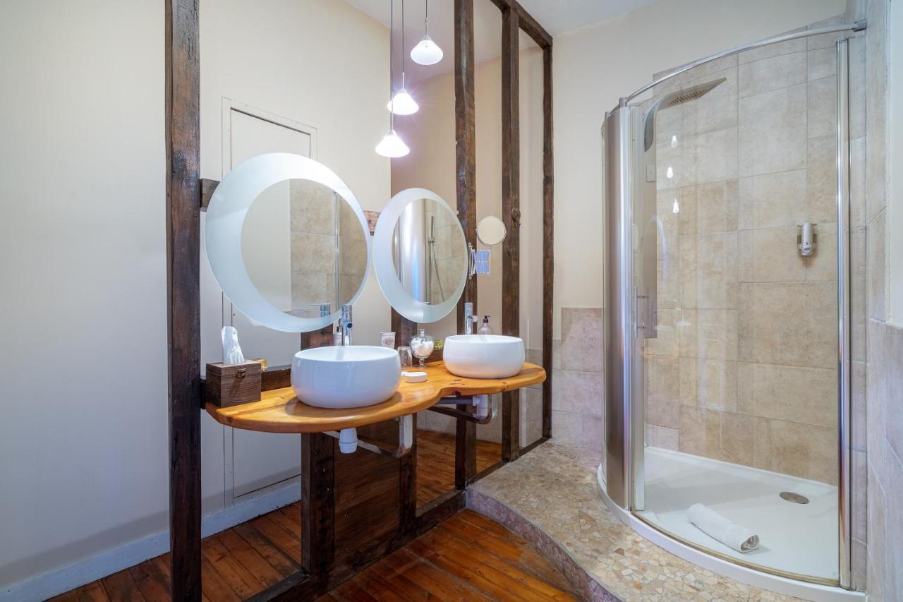 H De Surgeres Bed and Breakfast Εξωτερικό φωτογραφία