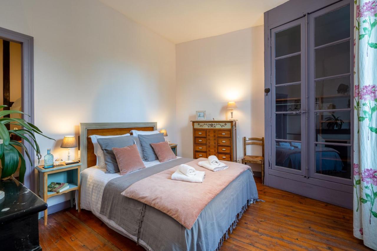 H De Surgeres Bed and Breakfast Εξωτερικό φωτογραφία
