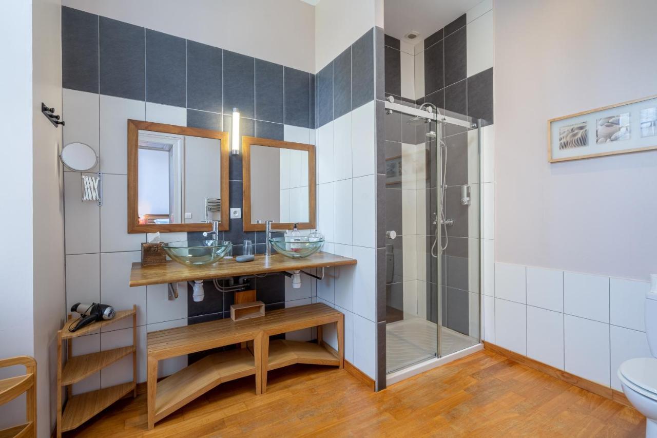 H De Surgeres Bed and Breakfast Εξωτερικό φωτογραφία