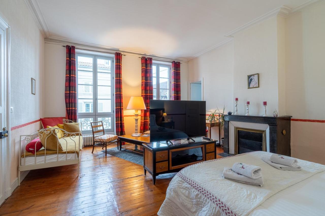 H De Surgeres Bed and Breakfast Εξωτερικό φωτογραφία