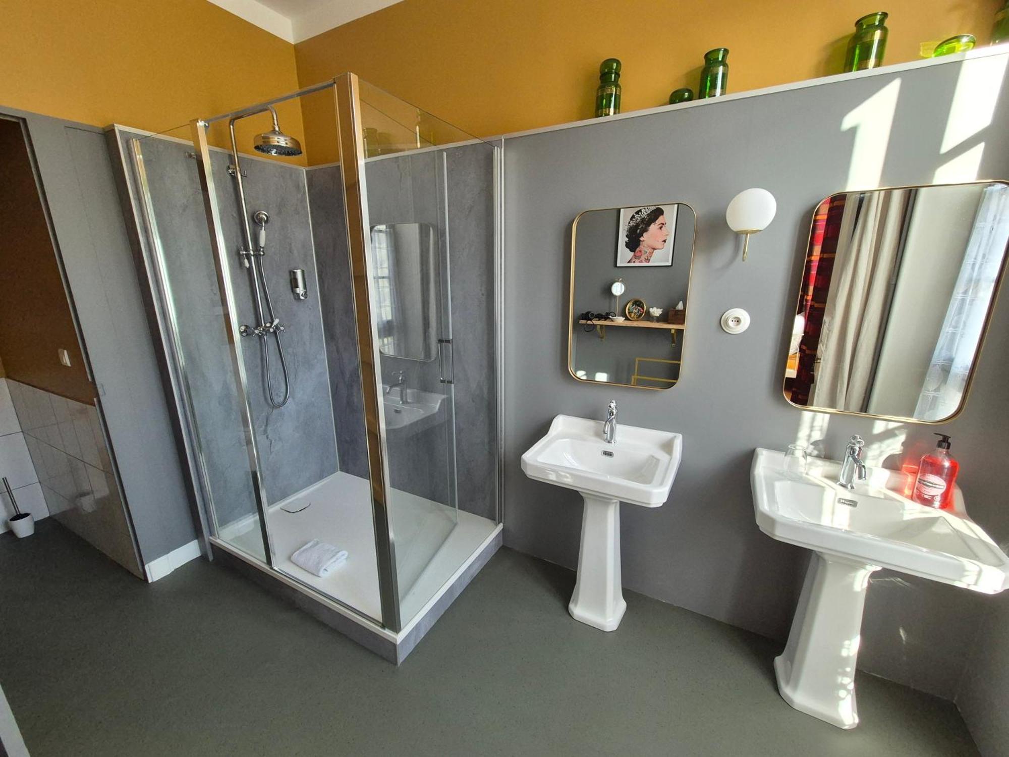 H De Surgeres Bed and Breakfast Εξωτερικό φωτογραφία
