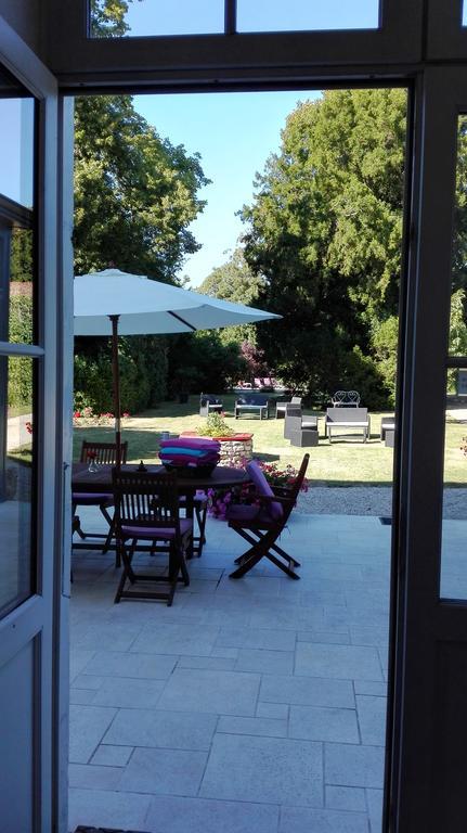 H De Surgeres Bed and Breakfast Εξωτερικό φωτογραφία